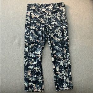 Navy printed Lululemon crop legging